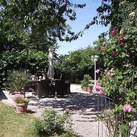 Romantikzimmer Im Antiquariat Sonnschied Exterior photo